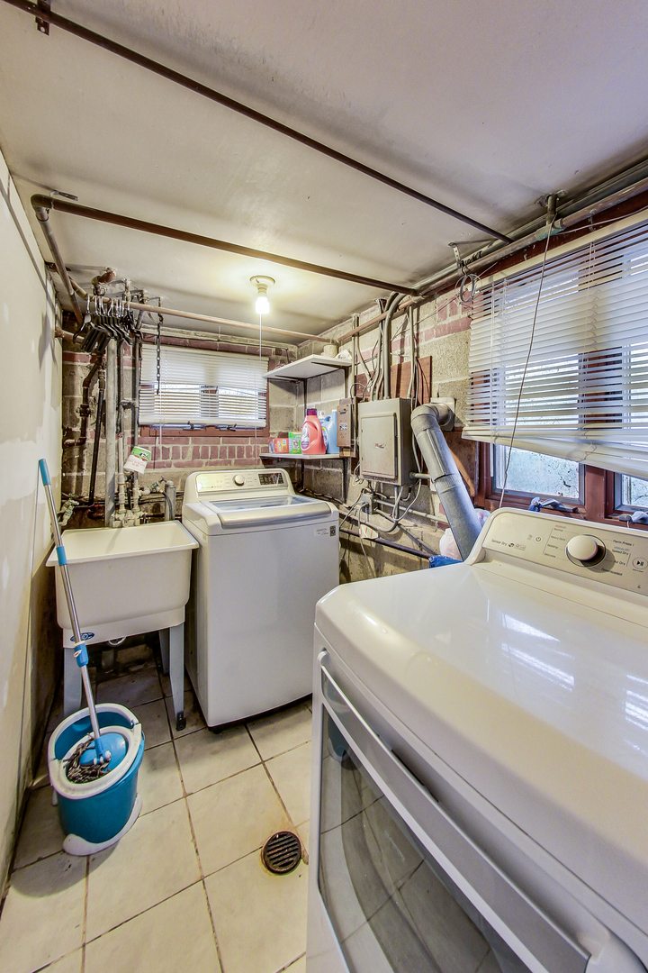 9013 N Greenwood Avenue