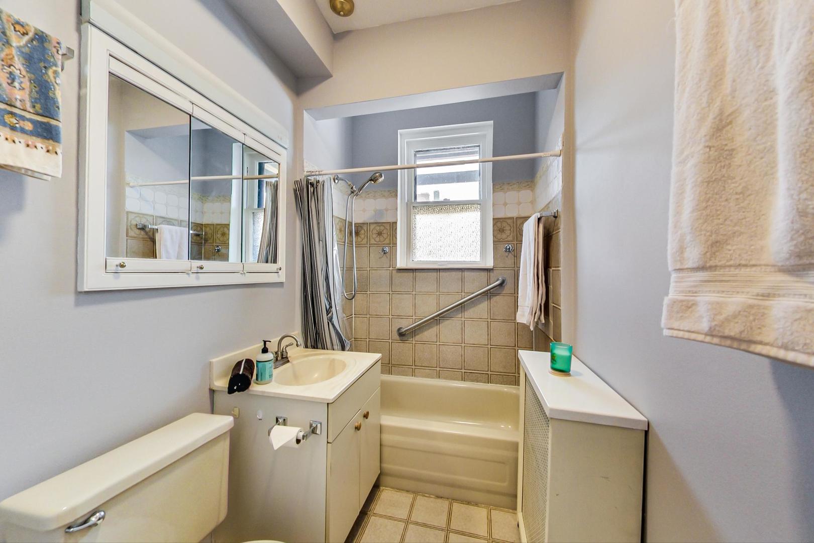 823 Lake Street Unit: 2N