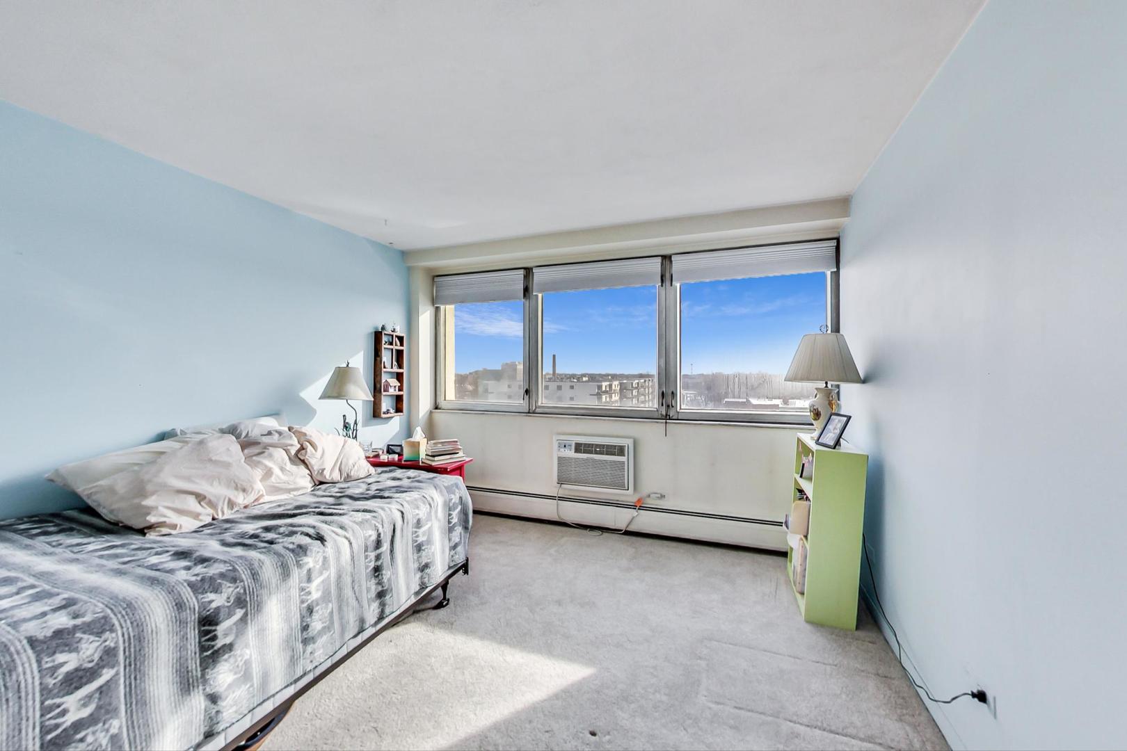 140 Marengo Avenue Unit: 604