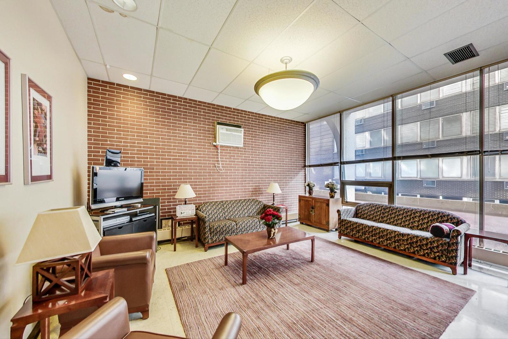 140 Marengo Avenue Unit: 604