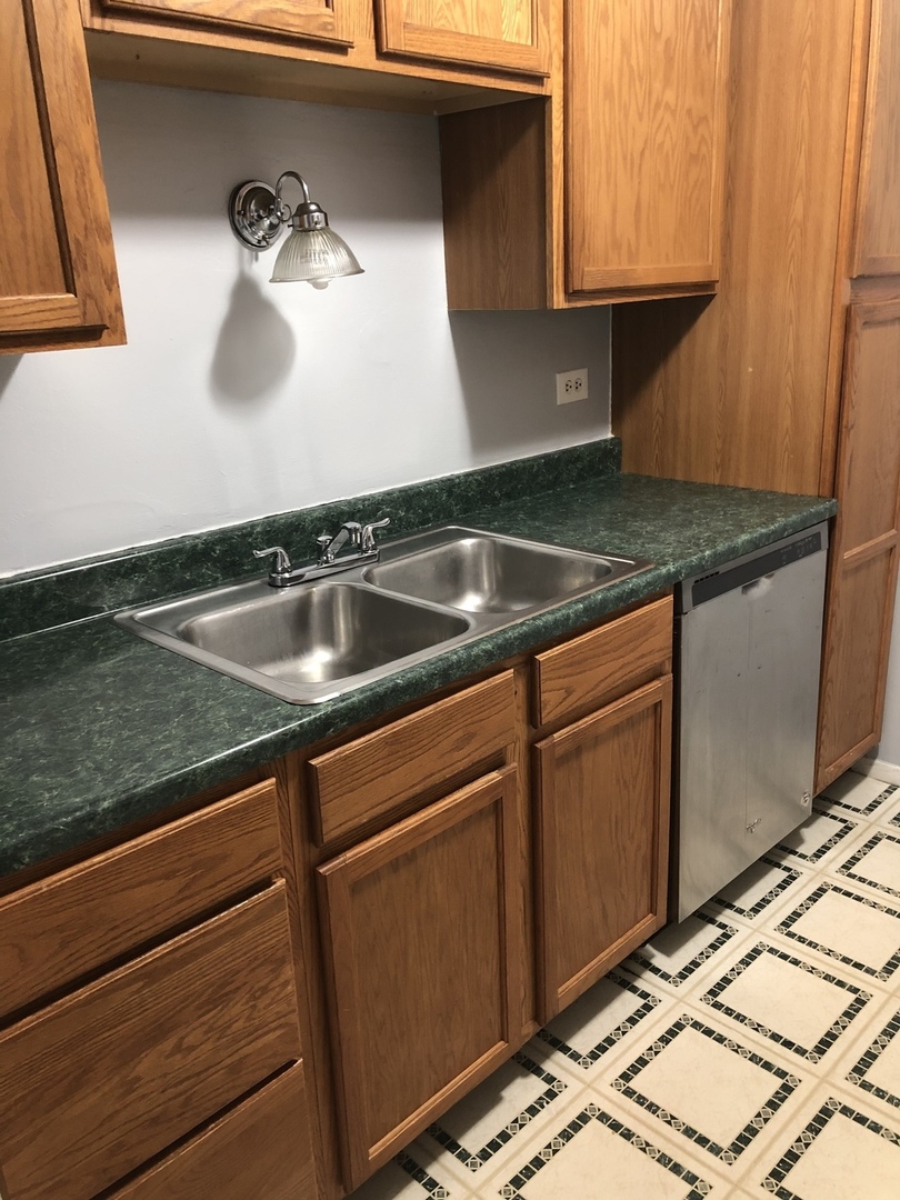 6147 KNOLL WOOD Court Unit: 102