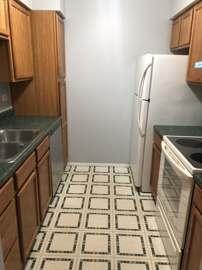 6147 KNOLL WOOD Court Unit: 102