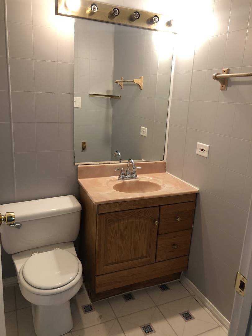 6147 KNOLL WOOD Court Unit: 102