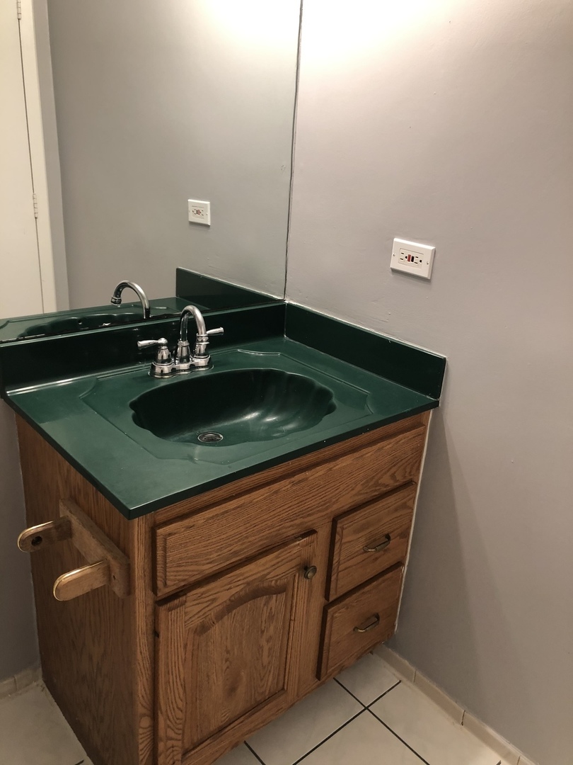 6147 KNOLL WOOD Court Unit: 102