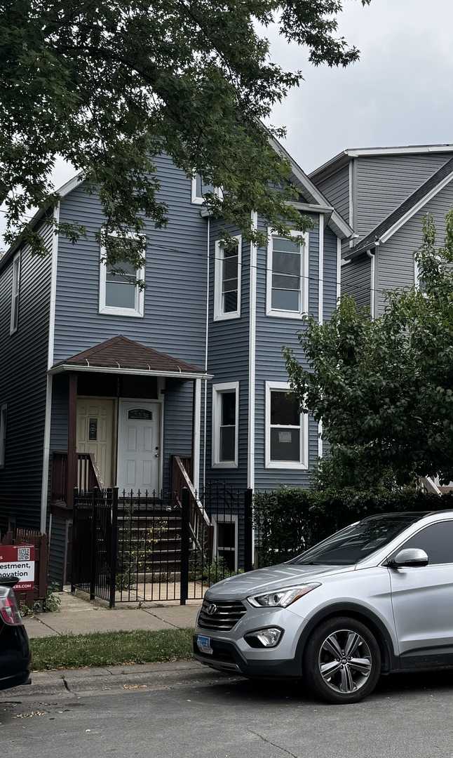 1920 N Rockwell Street