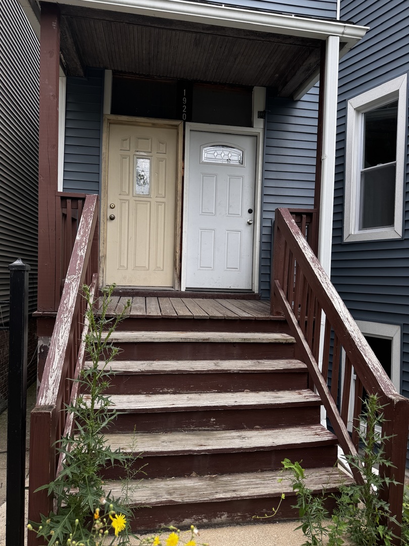 1920 N Rockwell Street