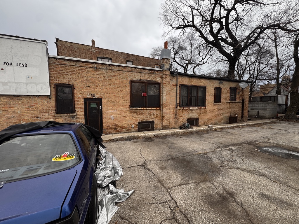 6011 S Ashland Avenue