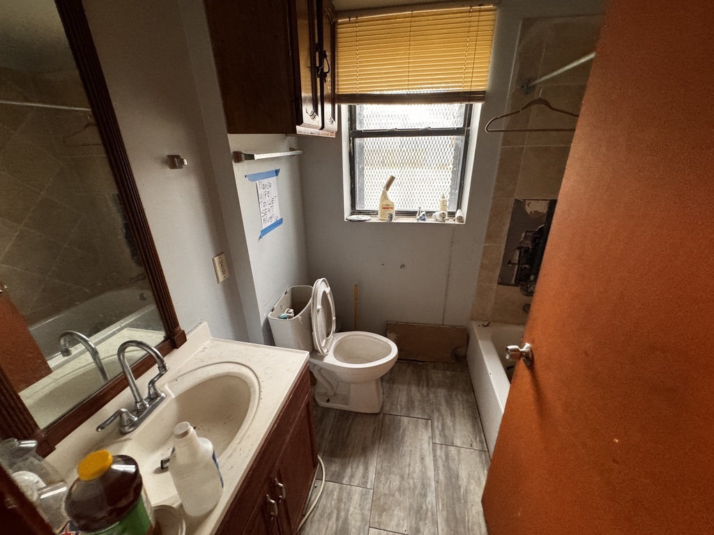 6011 S Ashland Avenue