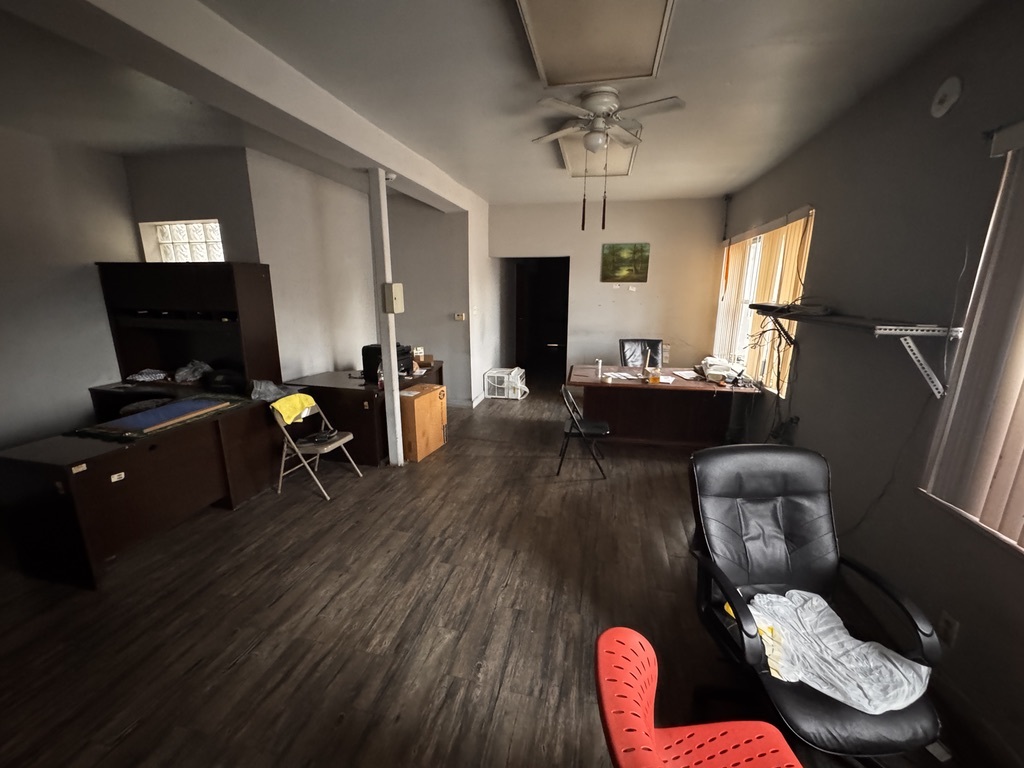 6011 S Ashland Avenue