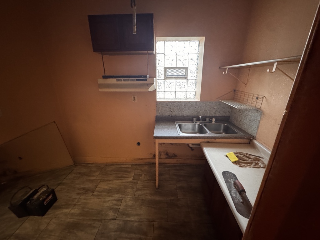 6011 S Ashland Avenue