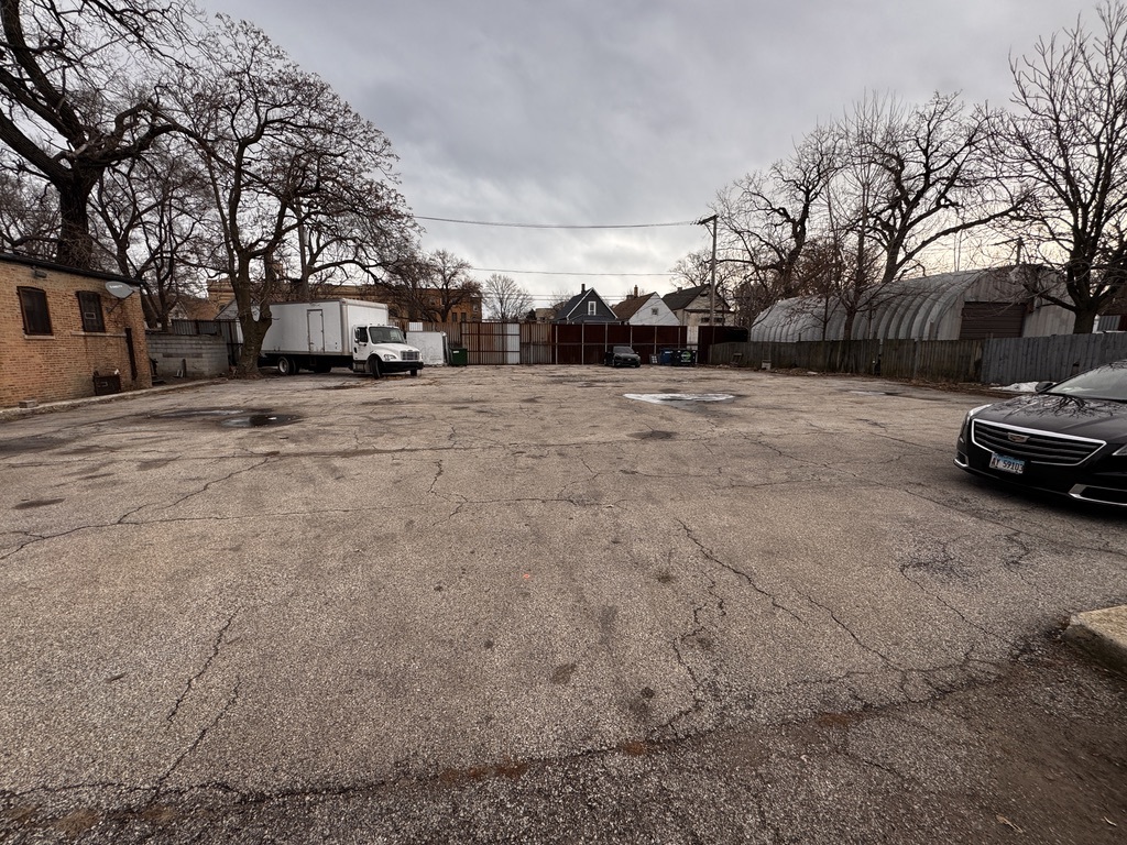 6011 S Ashland Avenue