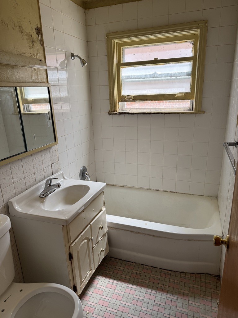 6541 N Hoyne Avenue Unit: 1S