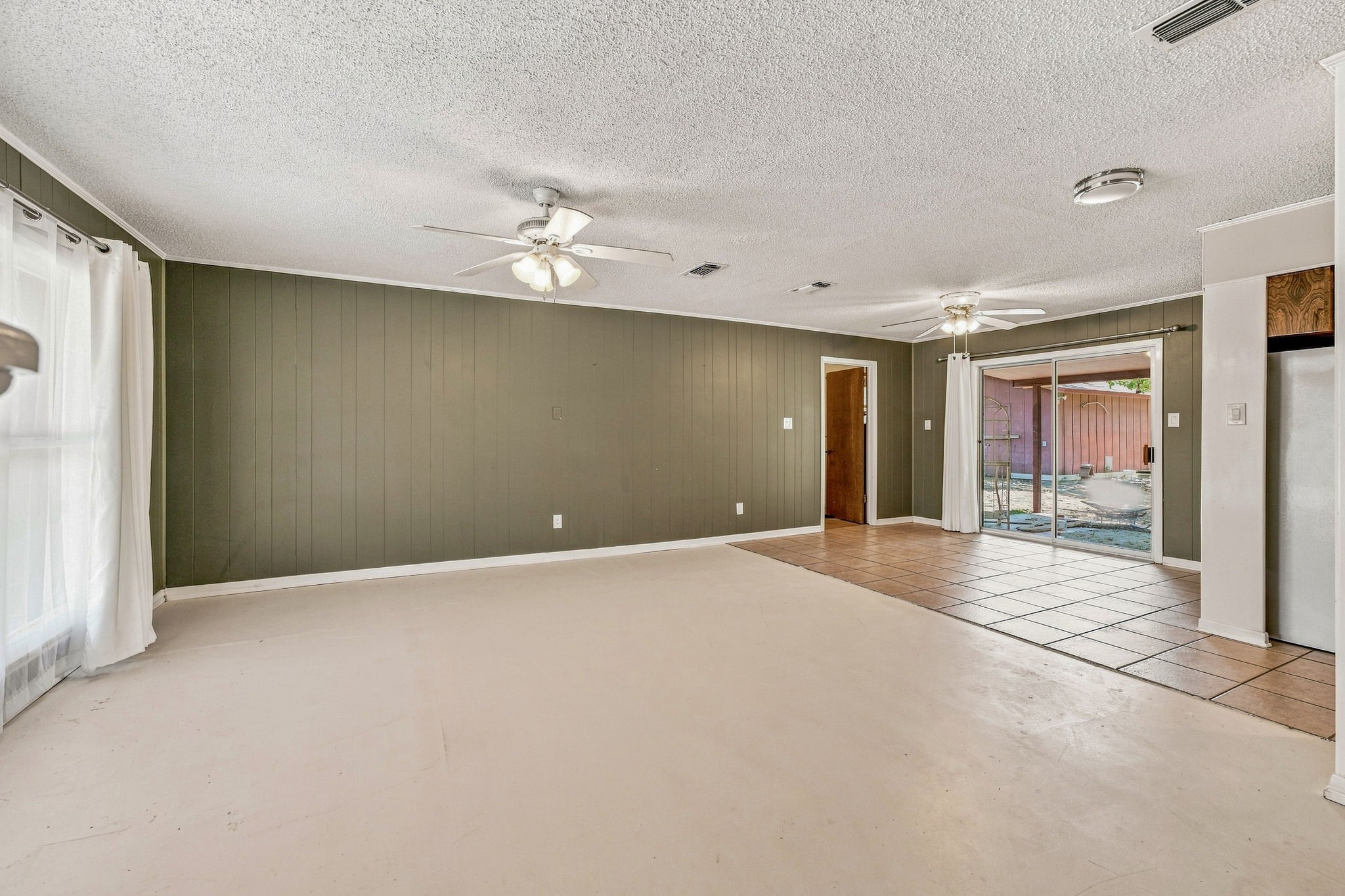140 E Plum Avenue