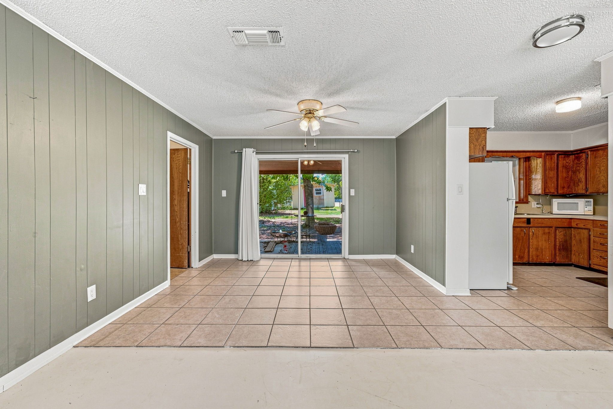 140 E Plum Avenue