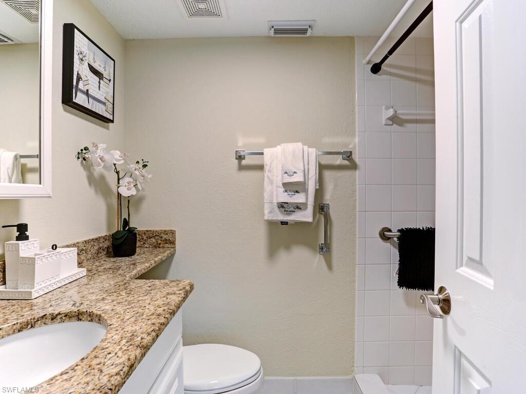 4621 Bayshore DR Unit: Q6
