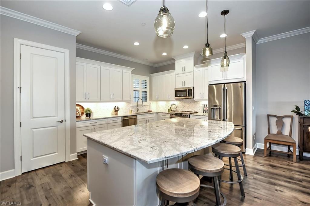 9679 Montelanico LOOP Unit: 202