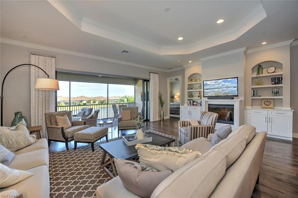 9679 Montelanico LOOP Unit: 202