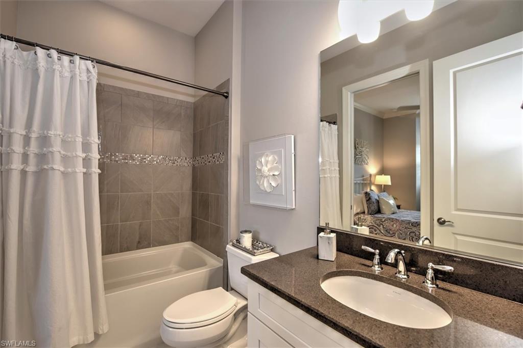 9679 Montelanico LOOP Unit: 202