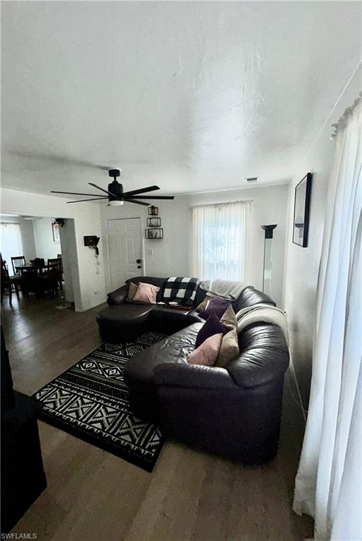 235 Leawood CIR