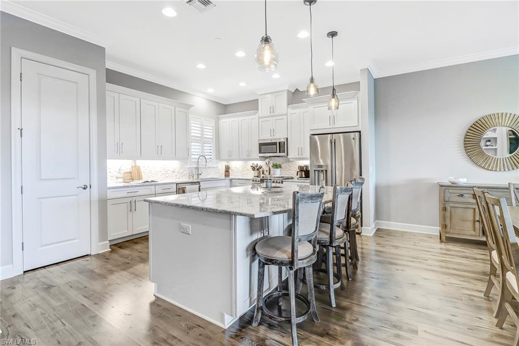 9679 Montelanico LOOP Unit: 202