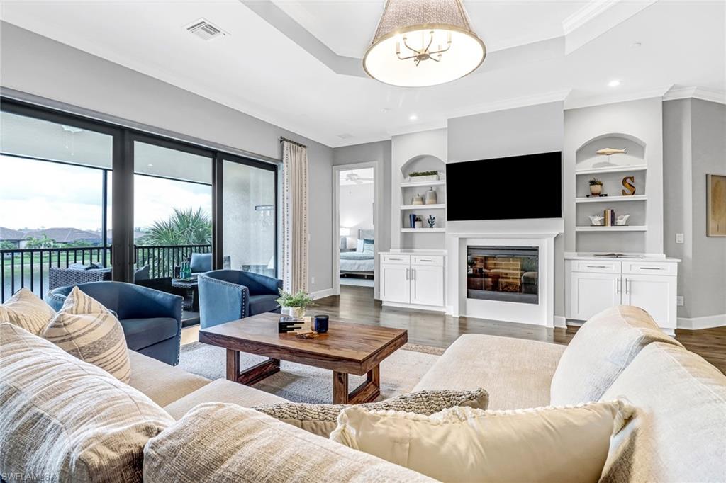 9679 Montelanico LOOP Unit: 202