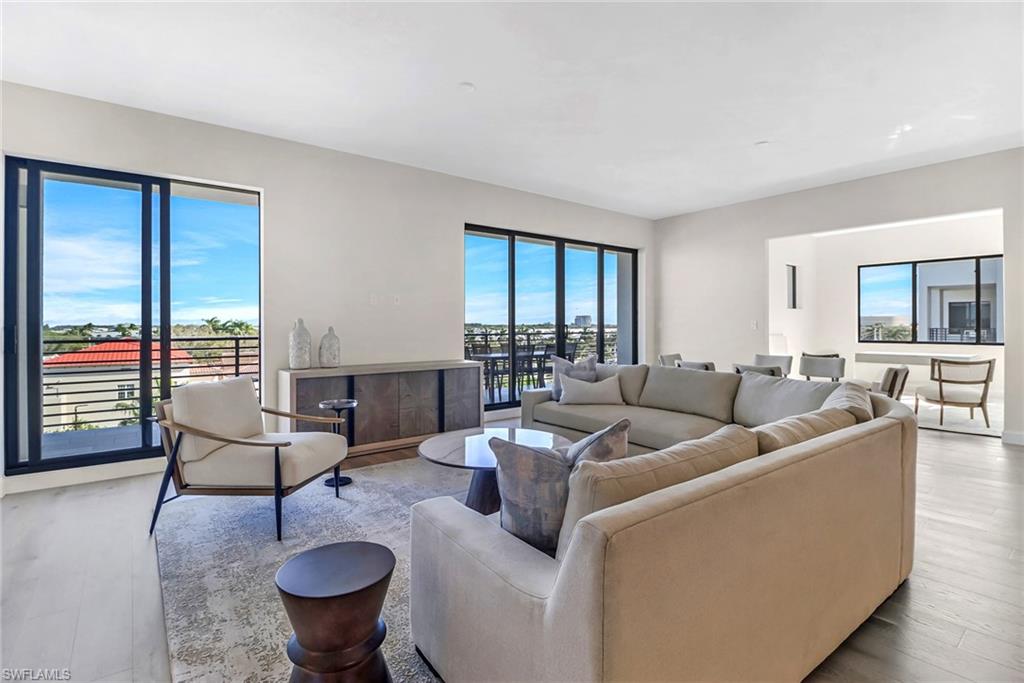 1125 CENTRAL AVE Unit: 579