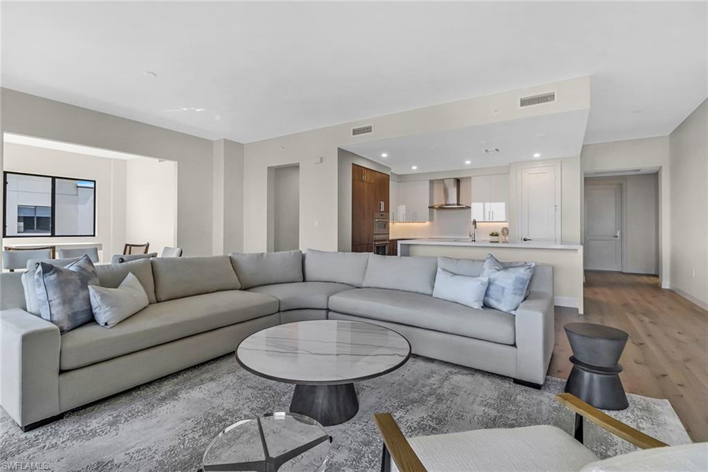 1125 CENTRAL AVE Unit: 579