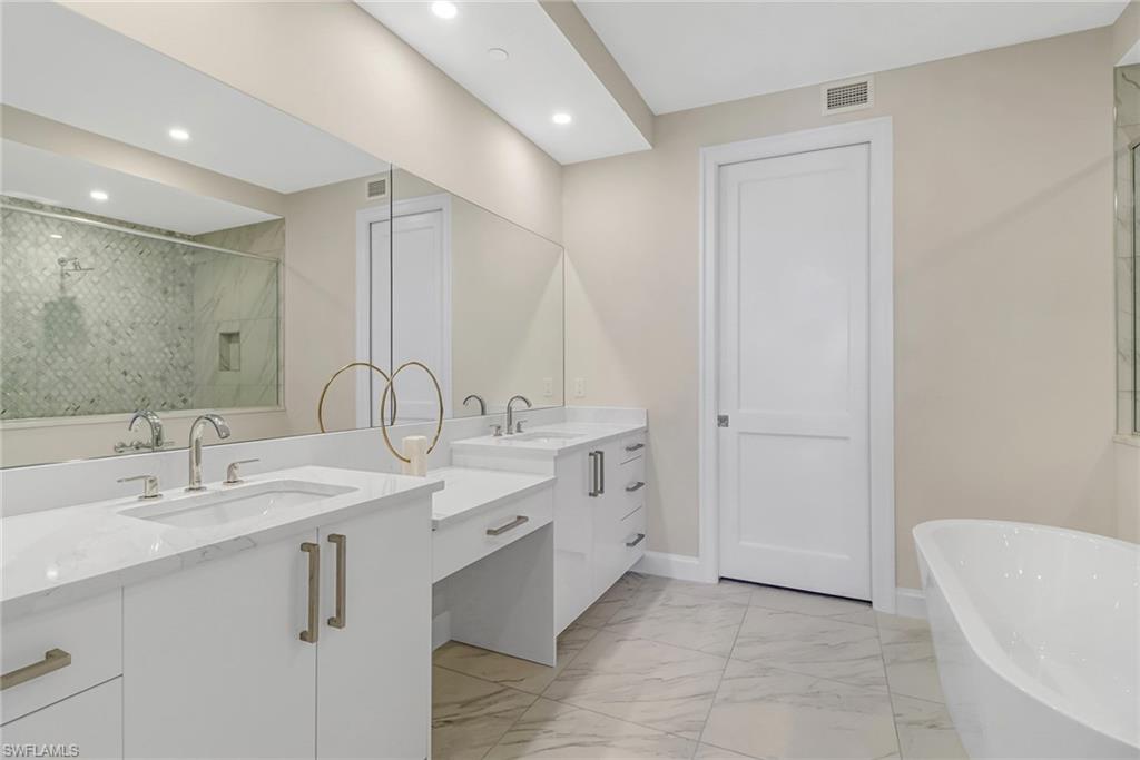 1125 CENTRAL AVE Unit: 579