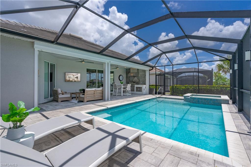 15880 Leaning Pine LN