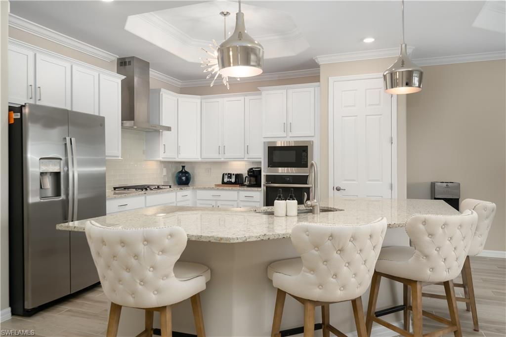 15880 Leaning Pine LN