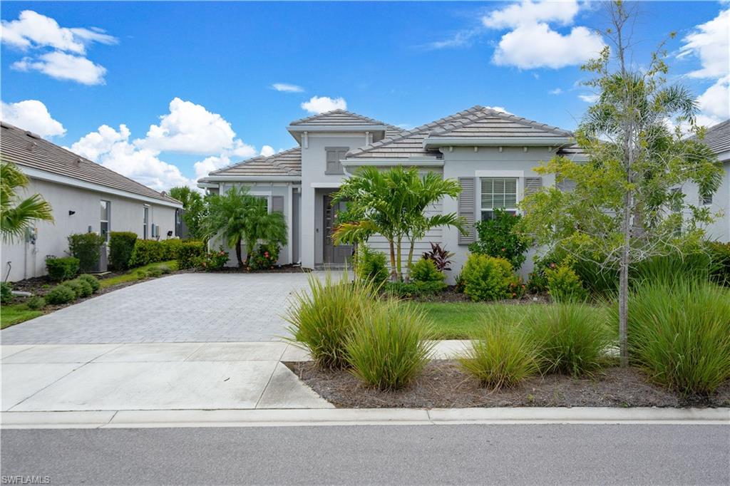 15880 Leaning Pine LN