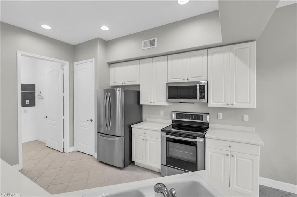 6091 Jonathans Bay CIR # 202