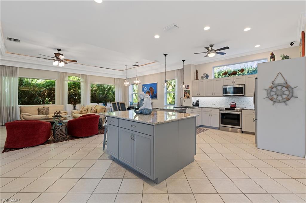 180 Spring Lake CIR