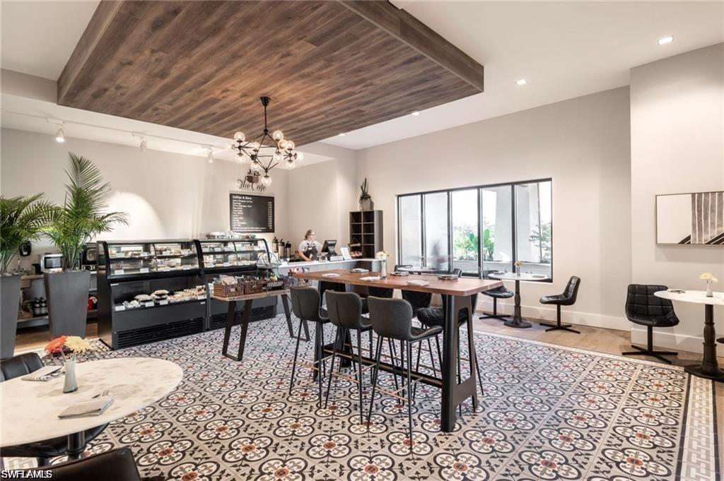 9402 Pocida CT # 204, NAPLES Unit: 204