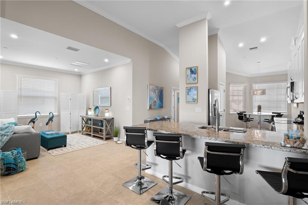 9402 Pocida CT # 204, NAPLES Unit: 204