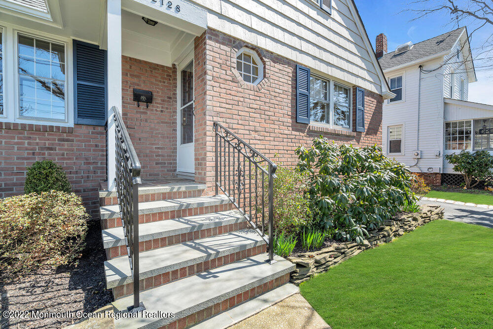 2128 Edgewood Place