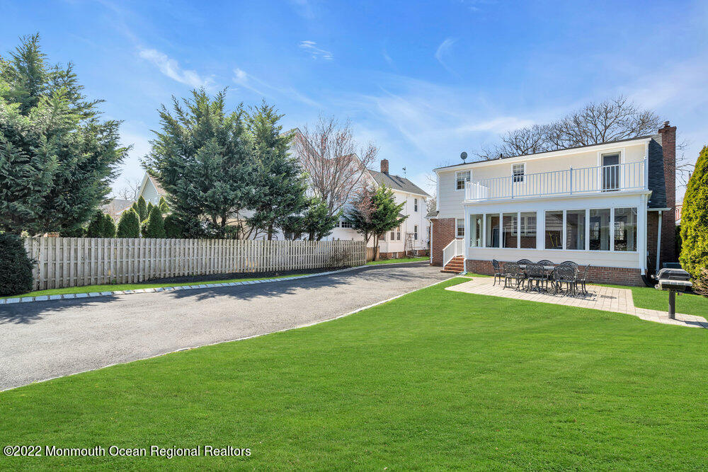 2128 Edgewood Place