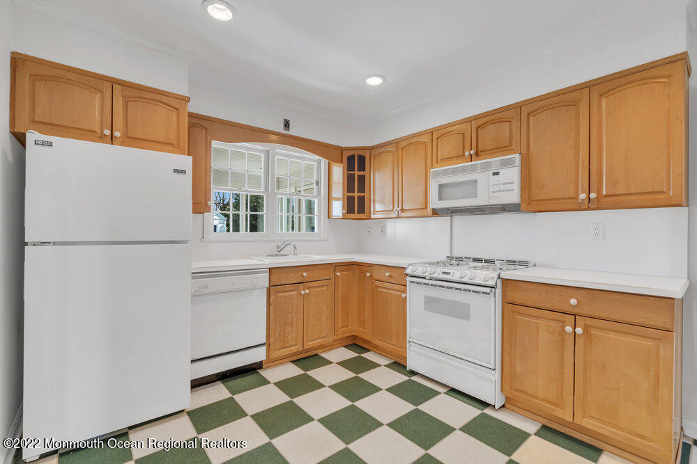 2128 Edgewood Place