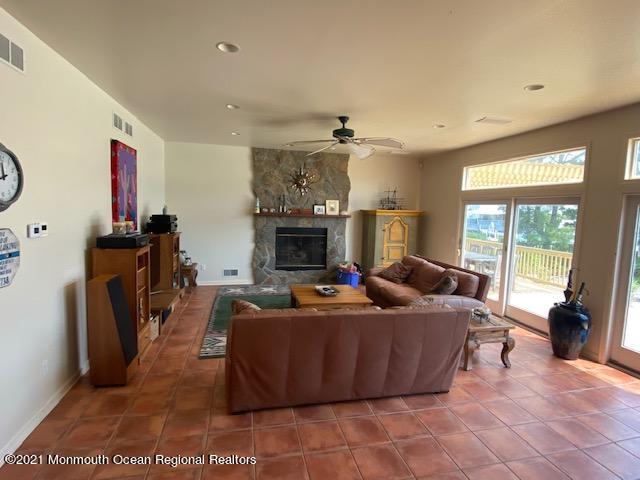 206 Pointe Drive