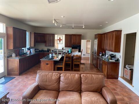 206 Pointe Drive