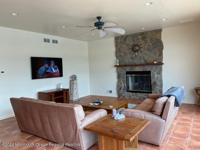 206 Pointe Drive