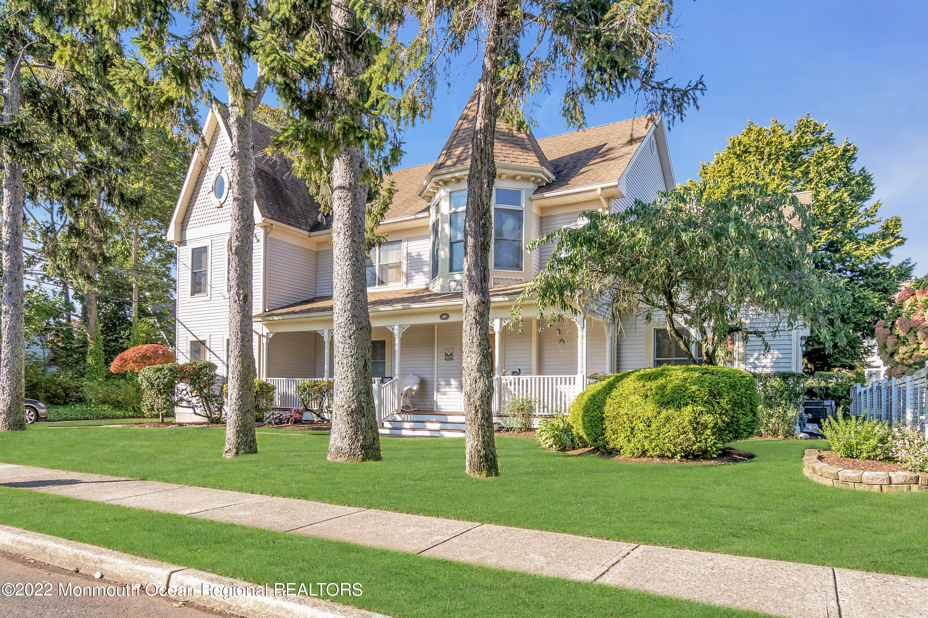 1807 3rd Avenue