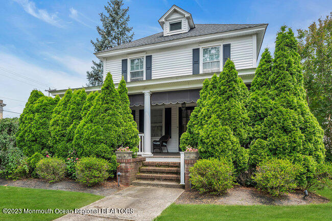 220 Ludlow Avenue
