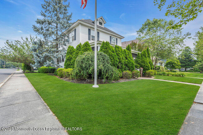220 Ludlow Avenue