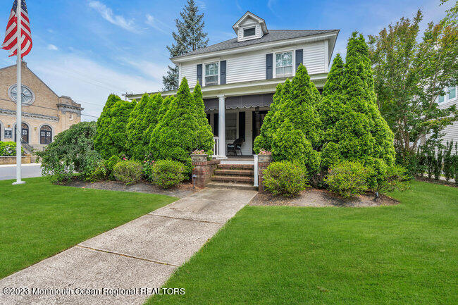 220 Ludlow Avenue