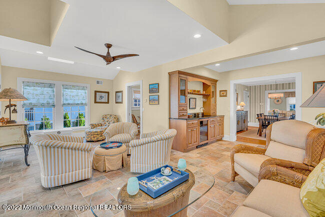 1405 4th Avenue Unit: SUMMER WEEKLY