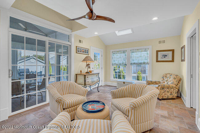 1405 4th Avenue Unit: SUMMER WEEKLY