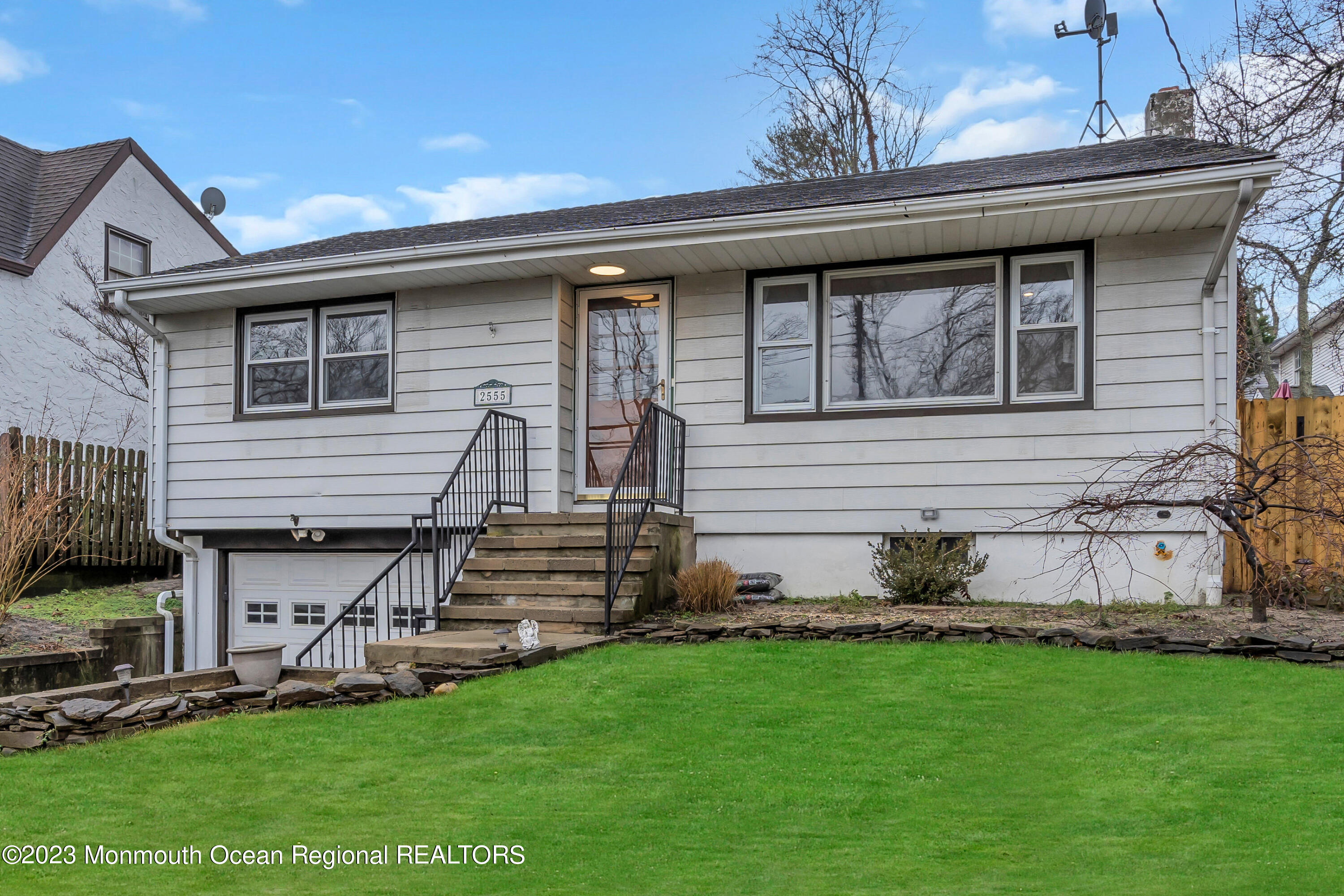 2555 Algonkin Trail