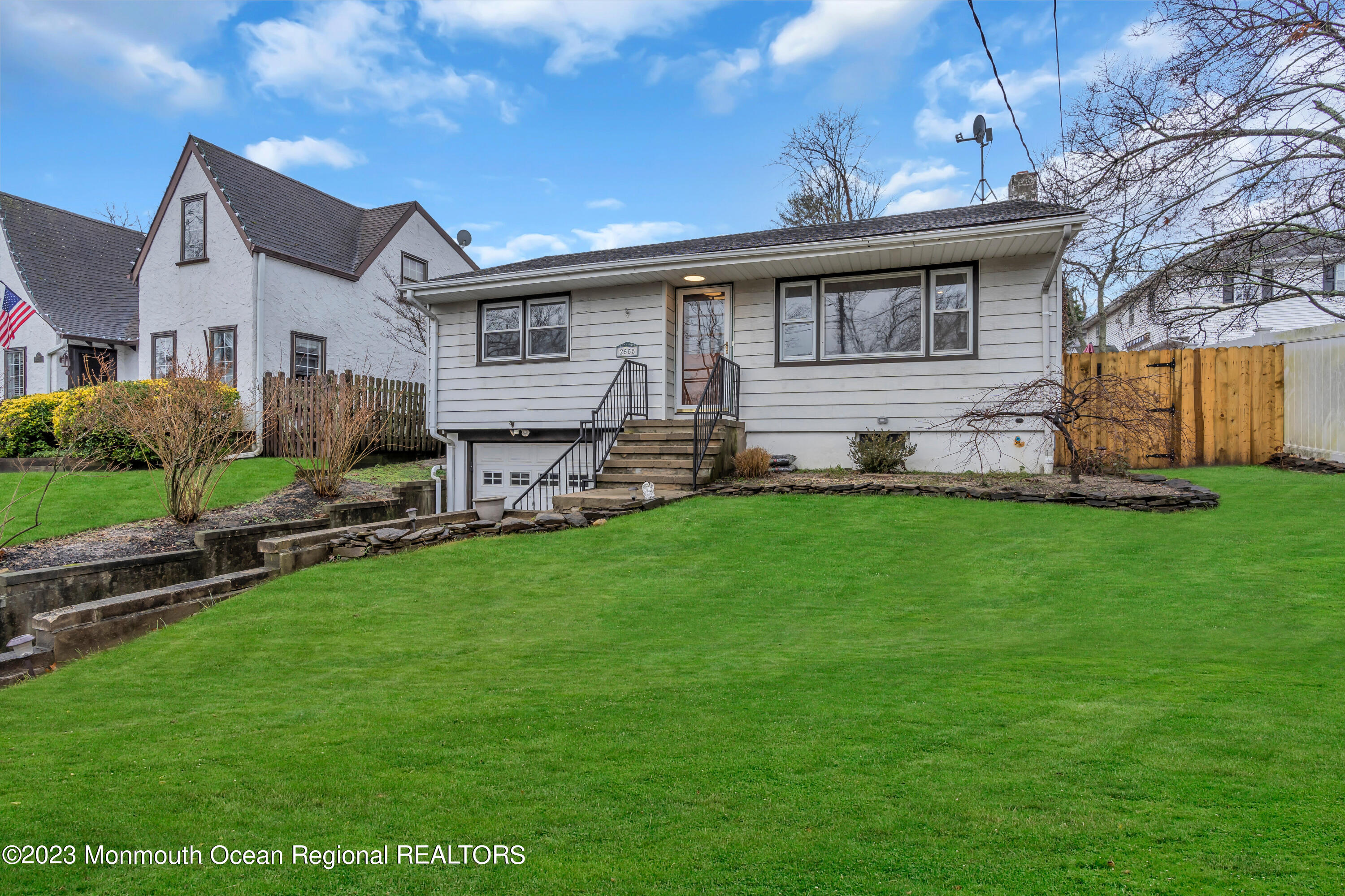 2555 Algonkin Trail