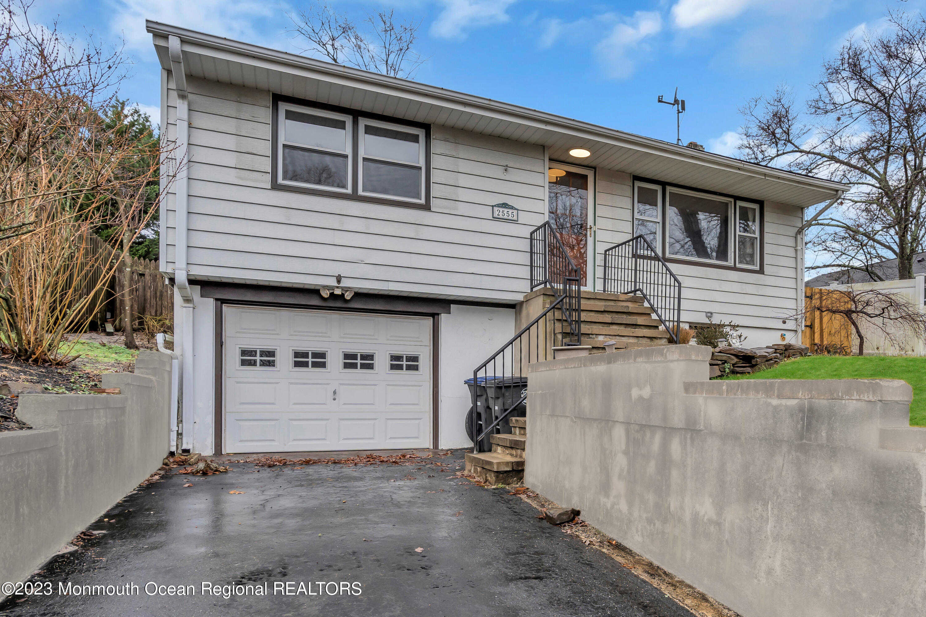 2555 Algonkin Trail